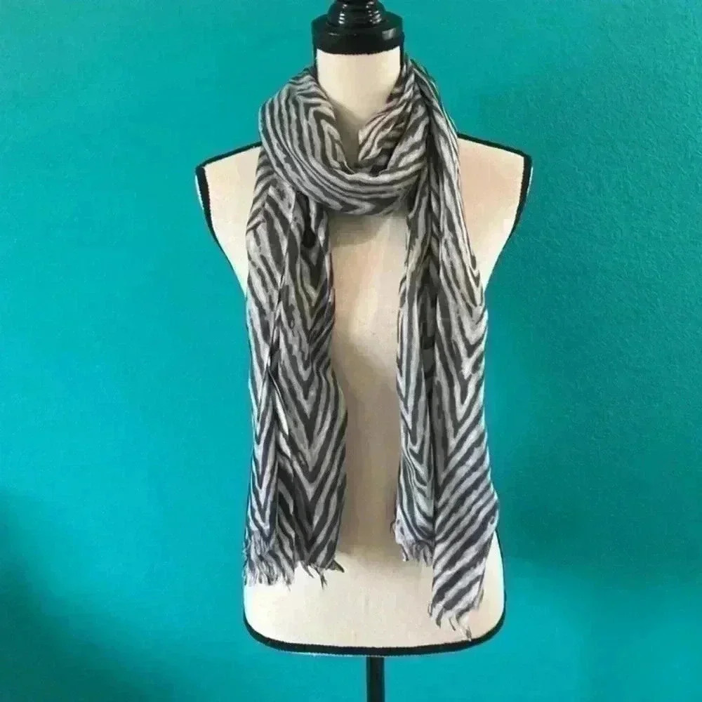 ⭐️ Zebra chevron striped pattern thin scarf
